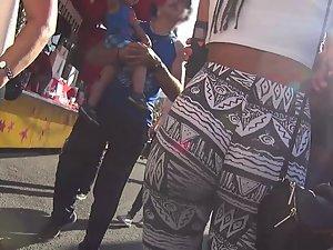 Chocolate ass wiggles in tights Picture 5