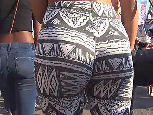 Chocolate ass wiggles in tights Picture 8