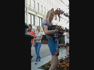 Making an upskirt video of distracted blonde Picture 2