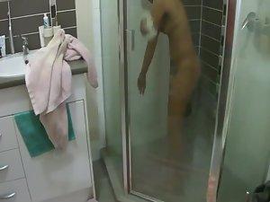 Thai prostitute shows off in a shower Picture 3