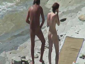 Skinny girl with her man on a beach Picture 7