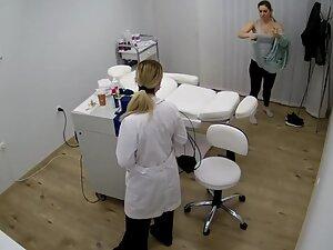 Hot woman gets naked for hair removal Picture 1