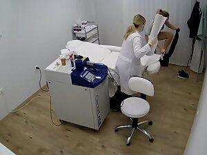 Hot woman gets naked for hair removal Picture 2