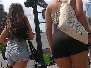 Two sexy girls in different kind of shorts Picture 4