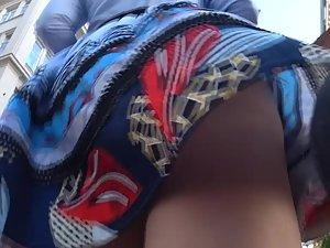 Pussy slip in upskirt of a beautiful milf Picture 4