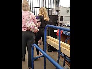 Following a hot blonde in big store Picture 7
