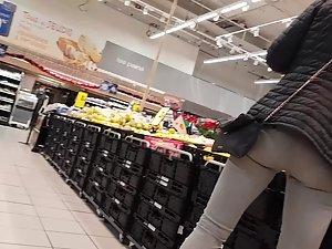 Lovely skinny milf spotted in supermarket Picture 6