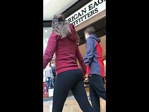 Gorgeous teen girl shopping with her boy Picture 7