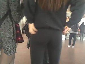 Tights that squeeze young ass Picture 5