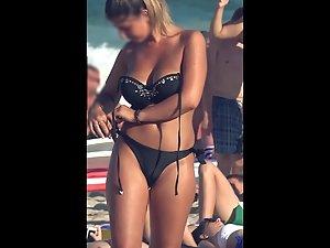 Pussy determined to be visible in a bikini Picture 1