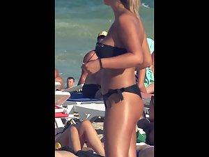 Pussy determined to be visible in a bikini Picture 5