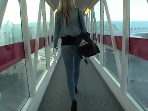 Voyeur followed her around the airport Picture 2