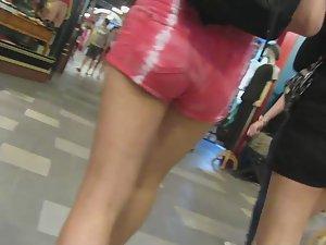 Chinese girl's hot ass in shorts Picture 7