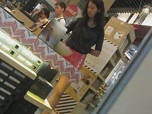 Chinese girl's hot ass in shorts